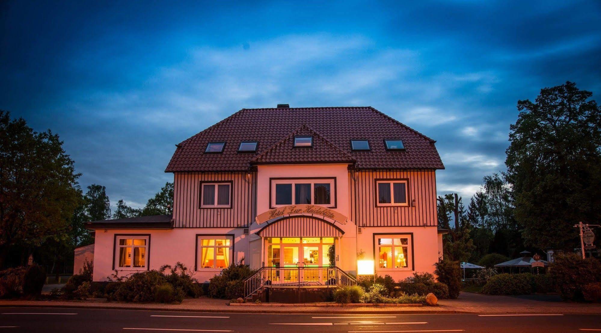 Hotel Zur Heidebluete Hambuhren Exterior photo